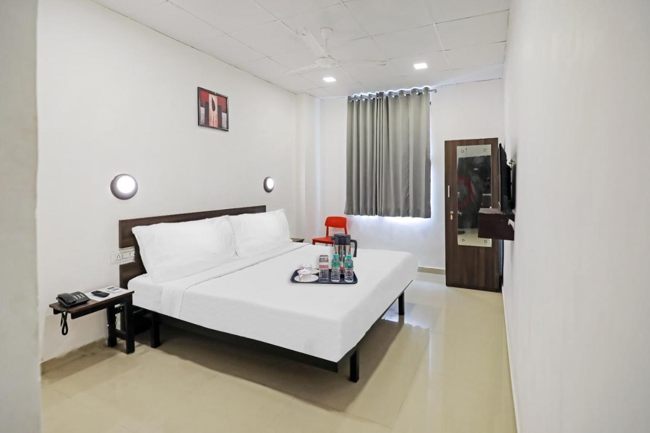 Hotel Gokul Solitaire, Surat Bhatha Exterior photo