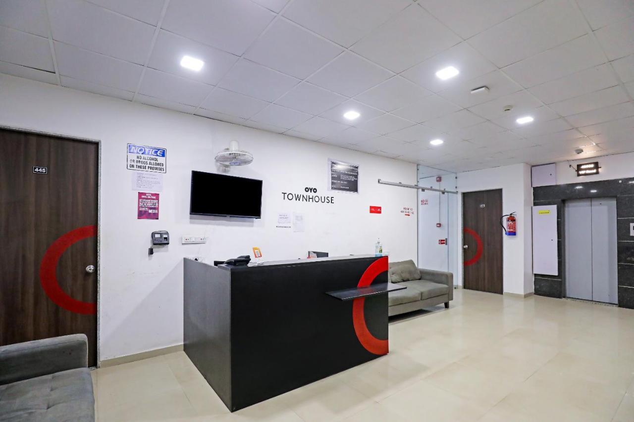 Hotel Gokul Solitaire, Surat Bhatha Exterior photo