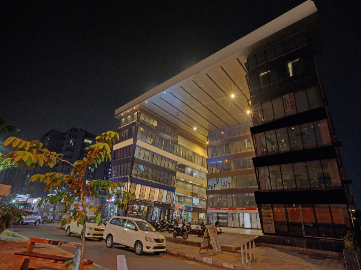 Hotel Gokul Solitaire, Surat Bhatha Exterior photo