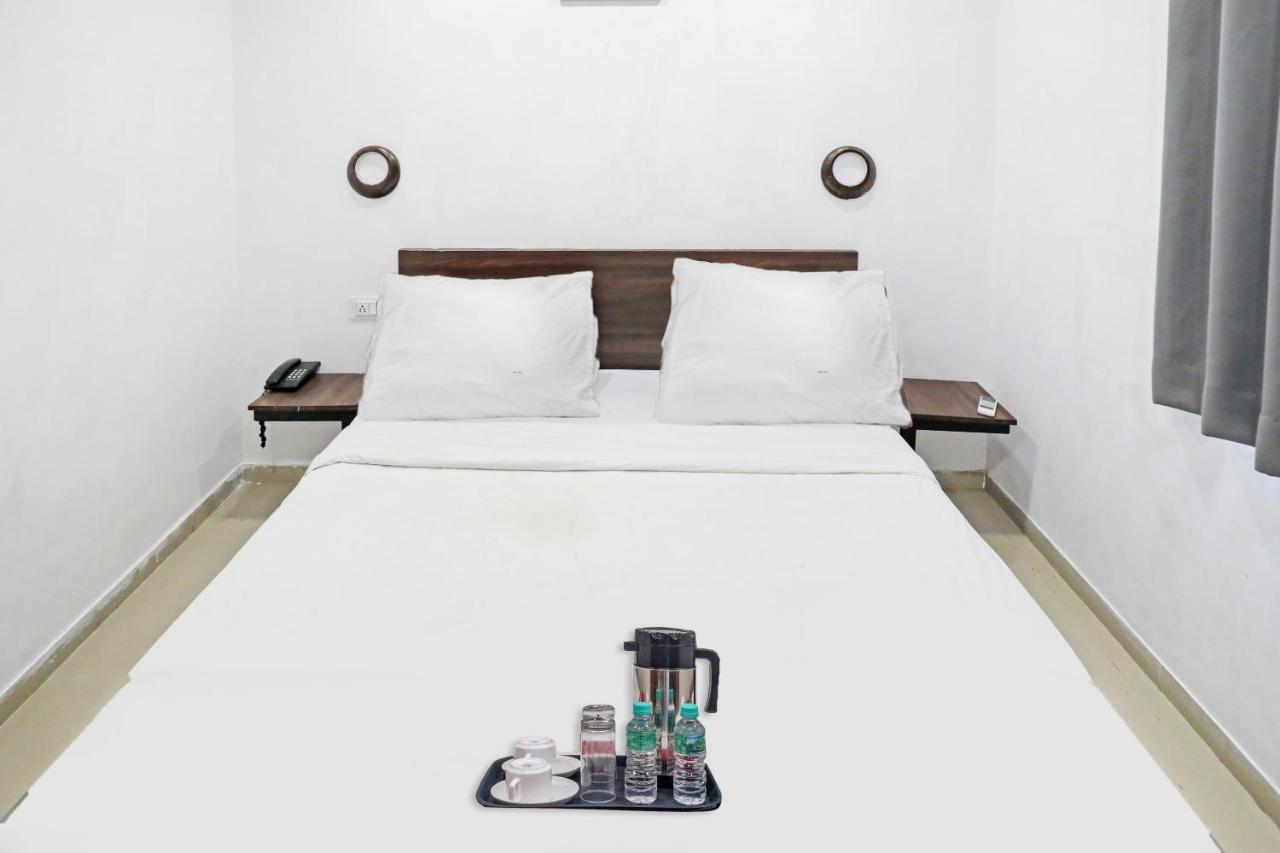 Hotel Gokul Solitaire, Surat Bhatha Exterior photo