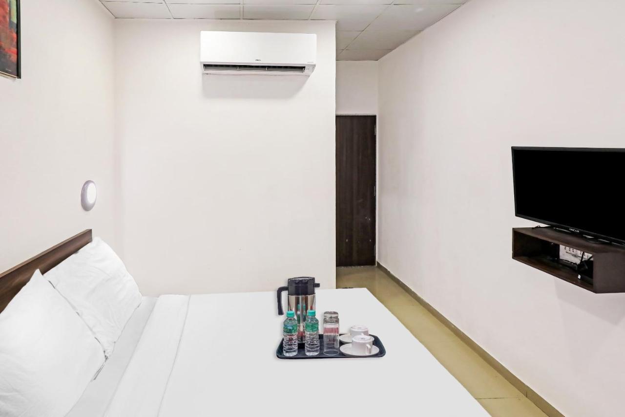 Hotel Gokul Solitaire, Surat Bhatha Exterior photo