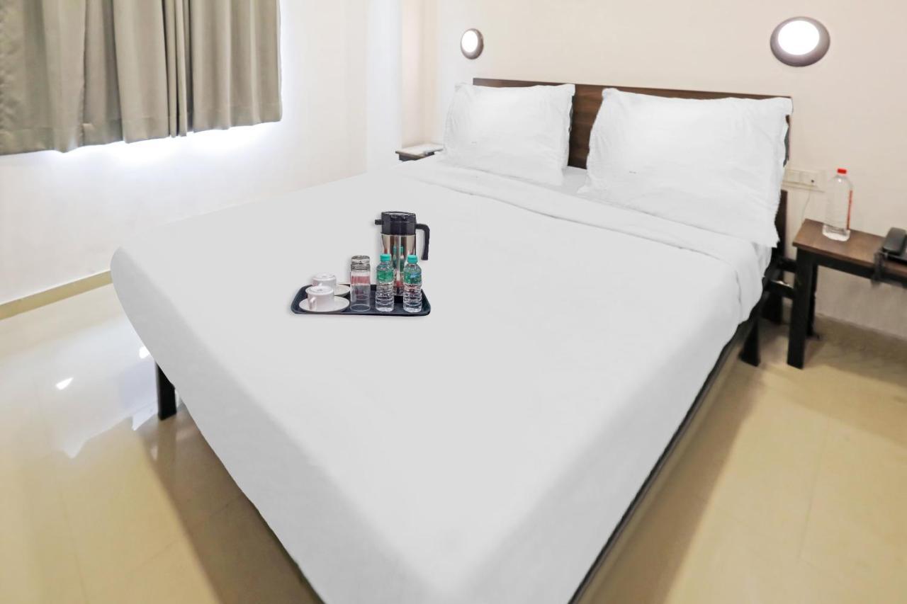 Hotel Gokul Solitaire, Surat Bhatha Exterior photo
