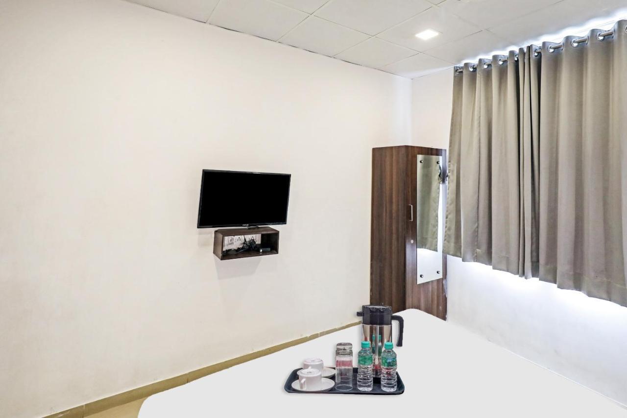 Hotel Gokul Solitaire, Surat Bhatha Exterior photo