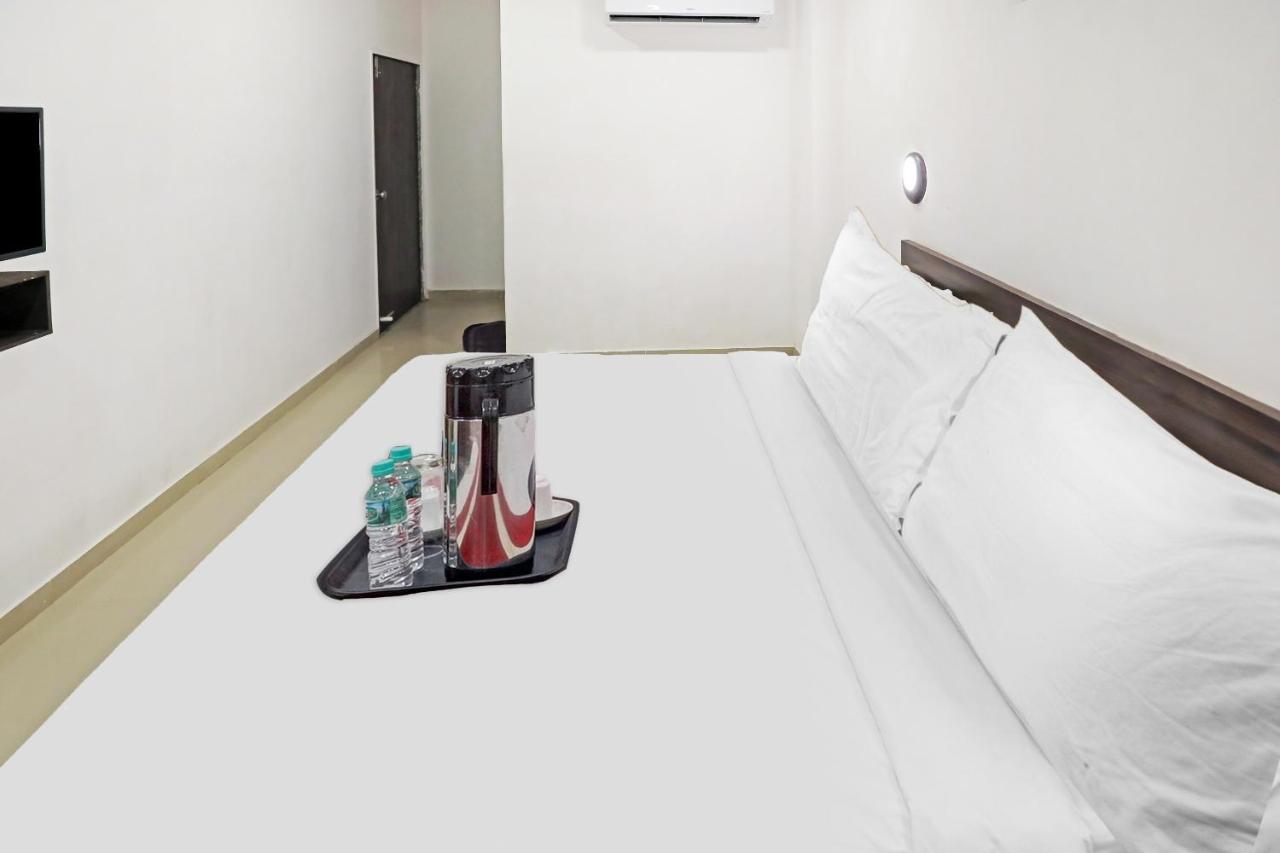 Hotel Gokul Solitaire, Surat Bhatha Exterior photo