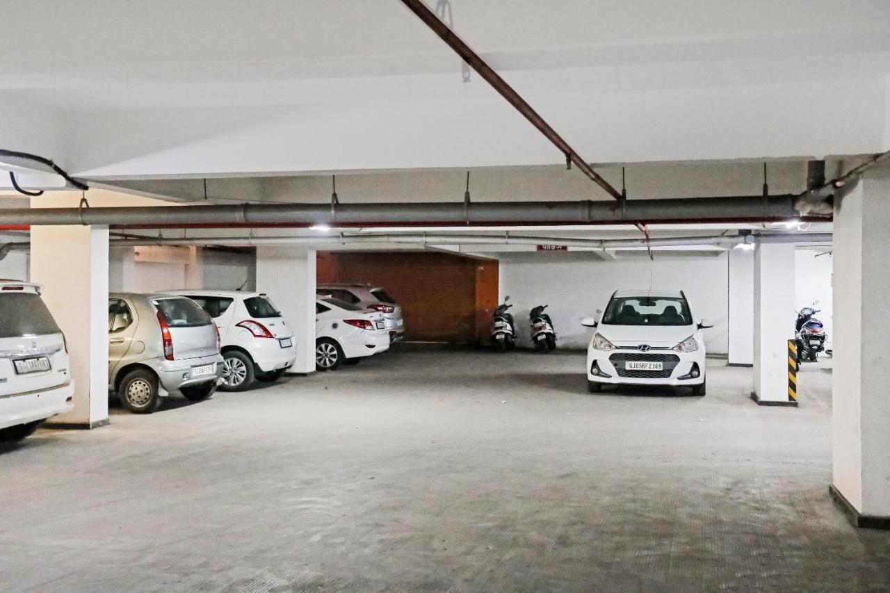 Hotel Gokul Solitaire, Surat Bhatha Exterior photo