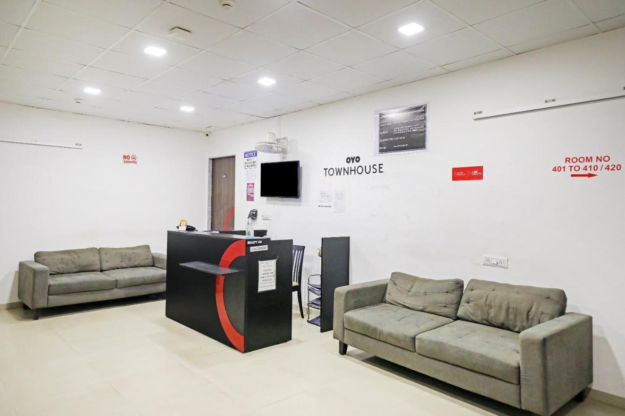 Hotel Gokul Solitaire, Surat Bhatha Exterior photo