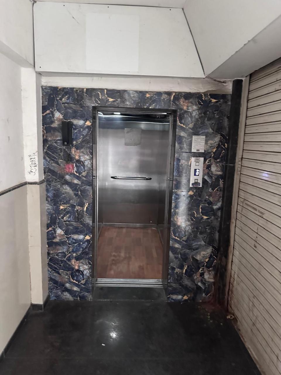 Hotel Gokul Solitaire, Surat Bhatha Exterior photo